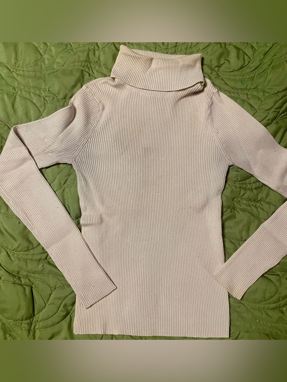 Women’s Cream Ribbed Turtleneck Sweater - Classic Fit